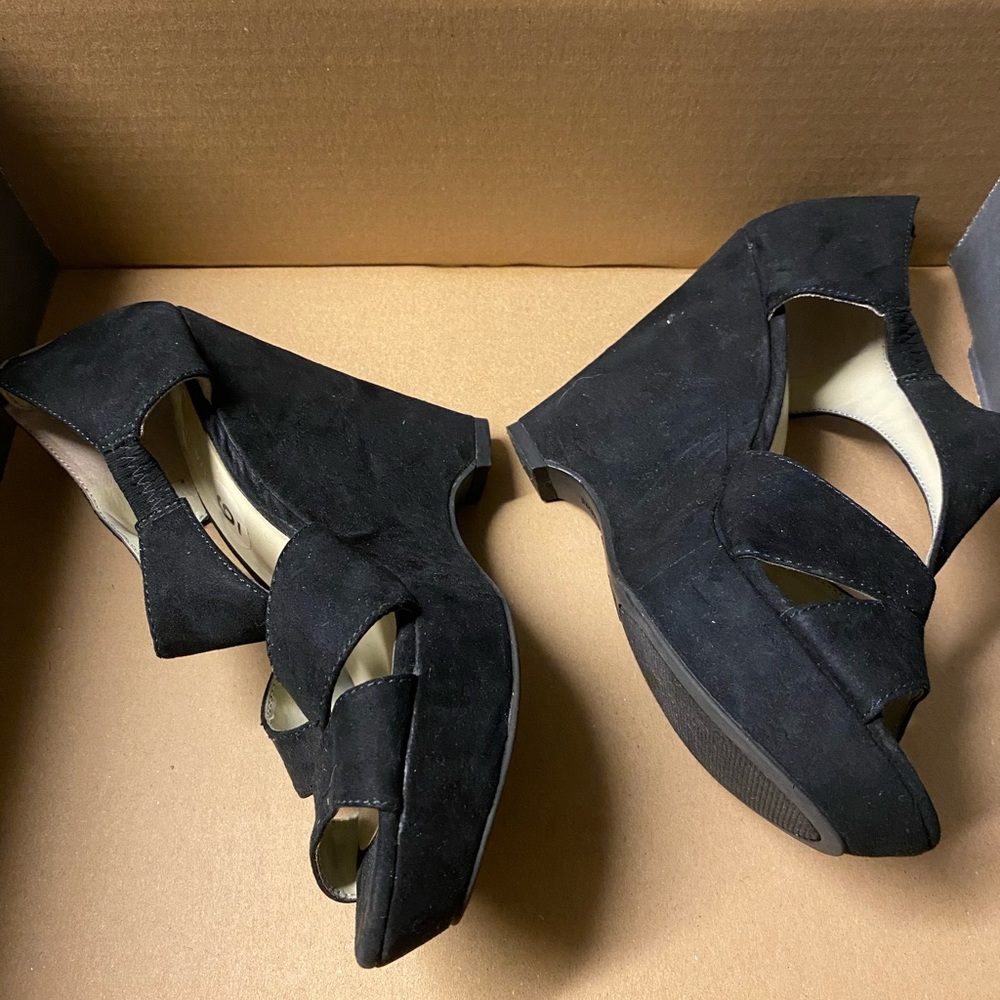 Heels - Picture 3 of 3